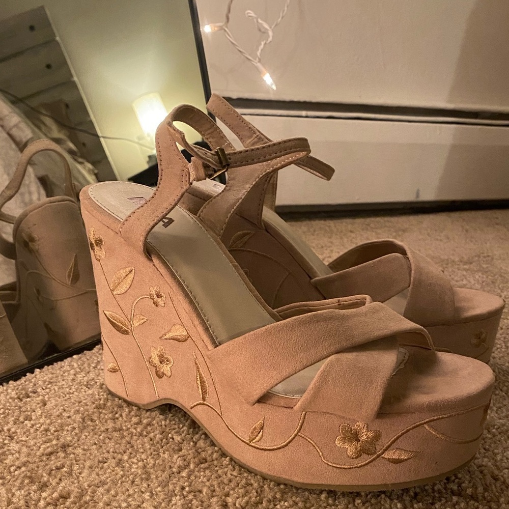 MIA platform wedges